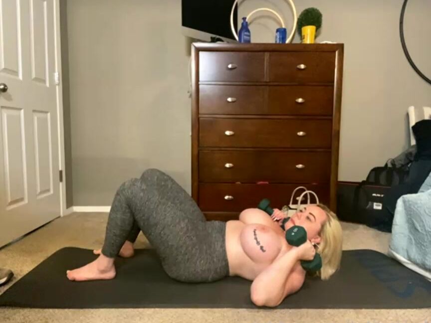 katrinathicc-24-03-2021-2063565711-stream-started-at-03-24-2021-04-38-pm-cum-watch-me-do-my-dumbbell-workout-while-my-big-hea
