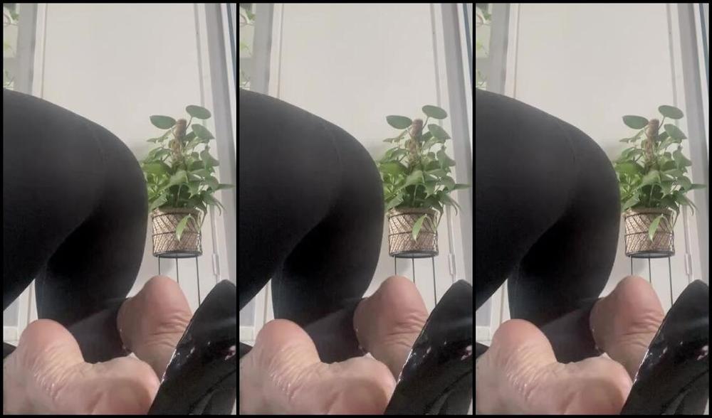 Joeyofarches Nicknamed Joeyofarches Onlyfans Maybe They Look Better Covered In Cum Popping In And Out Of My Heels