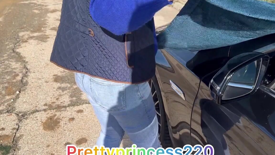 Prettyprincess220 03 29 2024 Onlyfans Video Public Farts And Cleaning The Car