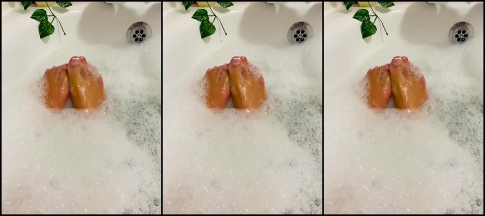 The Queen Of Sole Aka Missesdiscreets Onlyfans Loving My Sexy New Nails They Look Extra Sexy When Wet And Soapy Have You Sent Towards Them Y 2