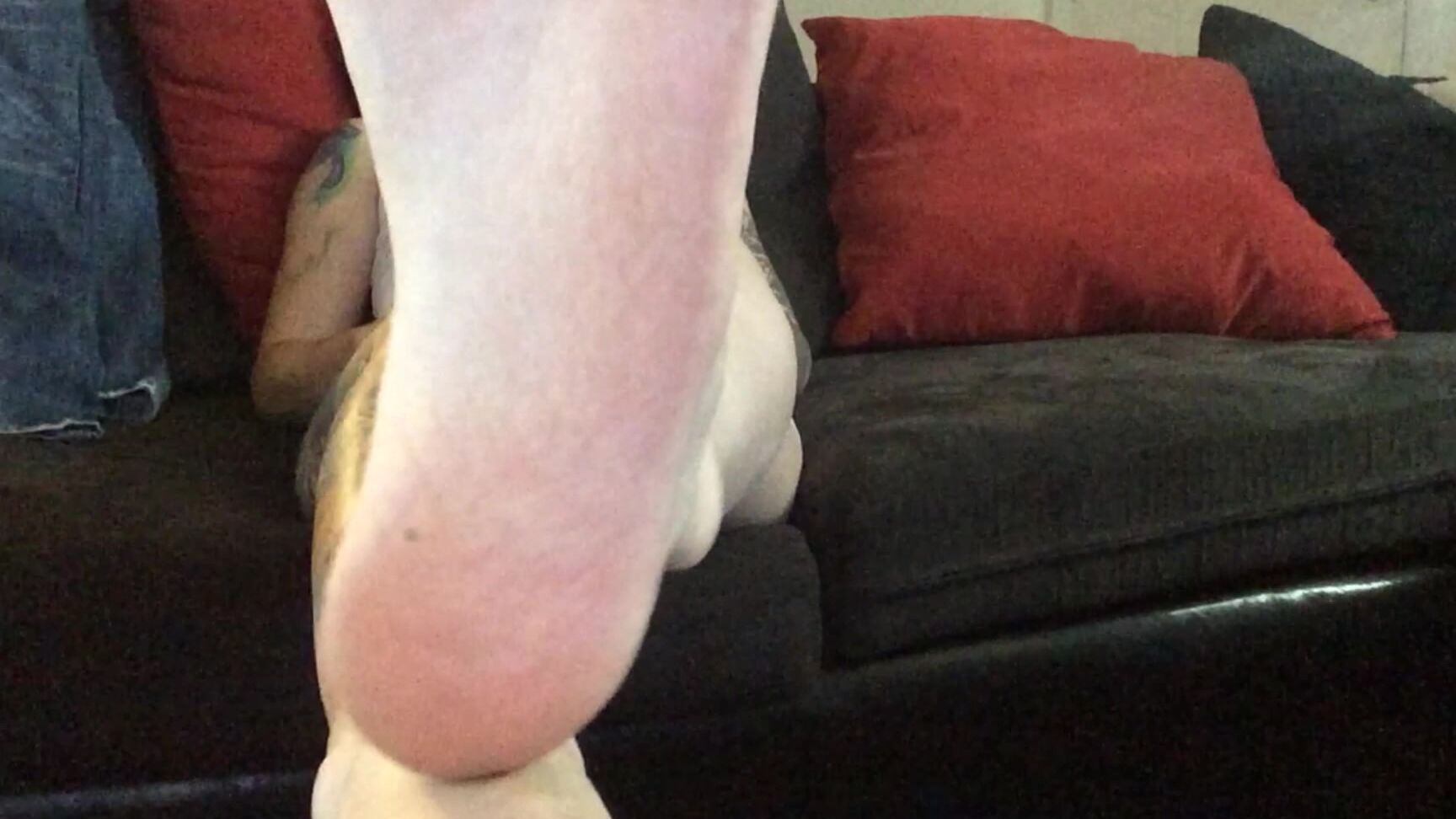 Sucia Loves Foot Ignore