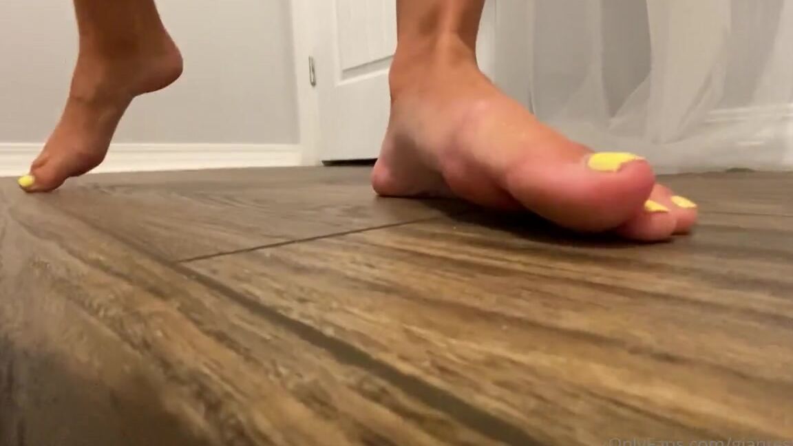 Giantess Tara Nicknamed Giantesstara 08 30 2023 Onlyfans Video Pov Im Going To Stomp You Pesky Little Thing You Better Run