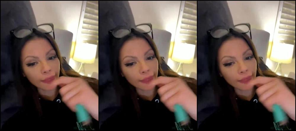 Katieeeeebell Stream Started At Am Rewatching Stranger Things Wyd