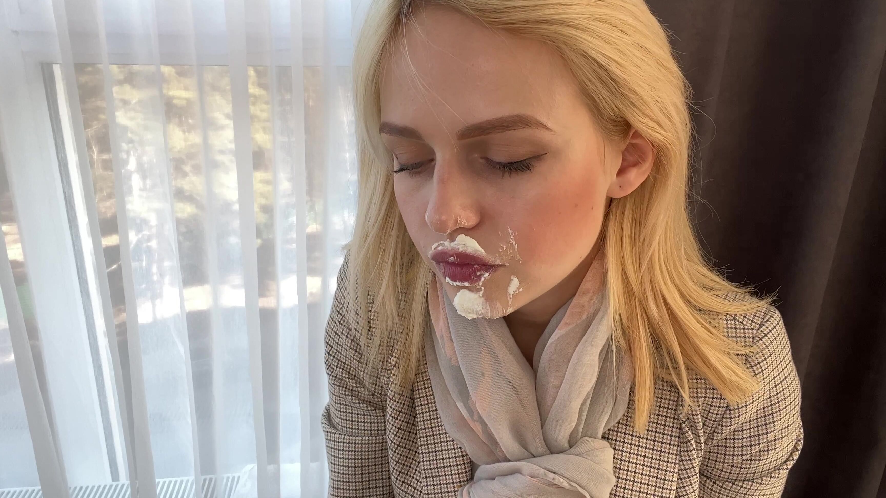 Alexagrey Eat Desserts