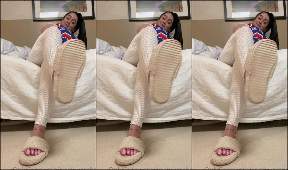 Snowyarches Do You Like Smelly Slippers You Know You Want To Smell My Stinky Slippers And Cum On Them