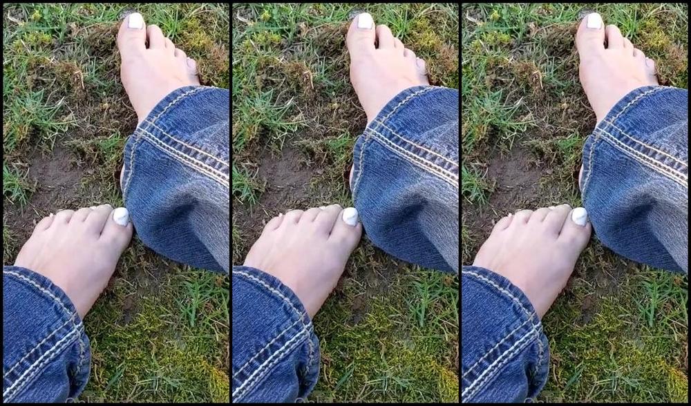 Mssjada Nicknamed Mssjada Onlyfans Feet Playing In The Dirt