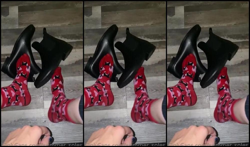 Summer Solesis Nicknamed Summer Solesis Onlyfans Sock And Boot Removal After A Long Day Of Packing