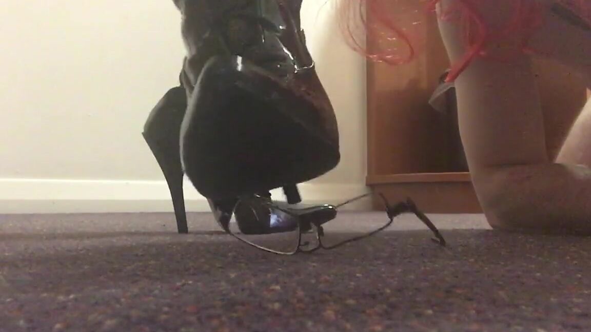 Miss Laura Nicknamed Mistresslaura11 Onlyfans Full Video Crushing Trampling Amp Destroying His Specs With My Sharp Pvc Boots