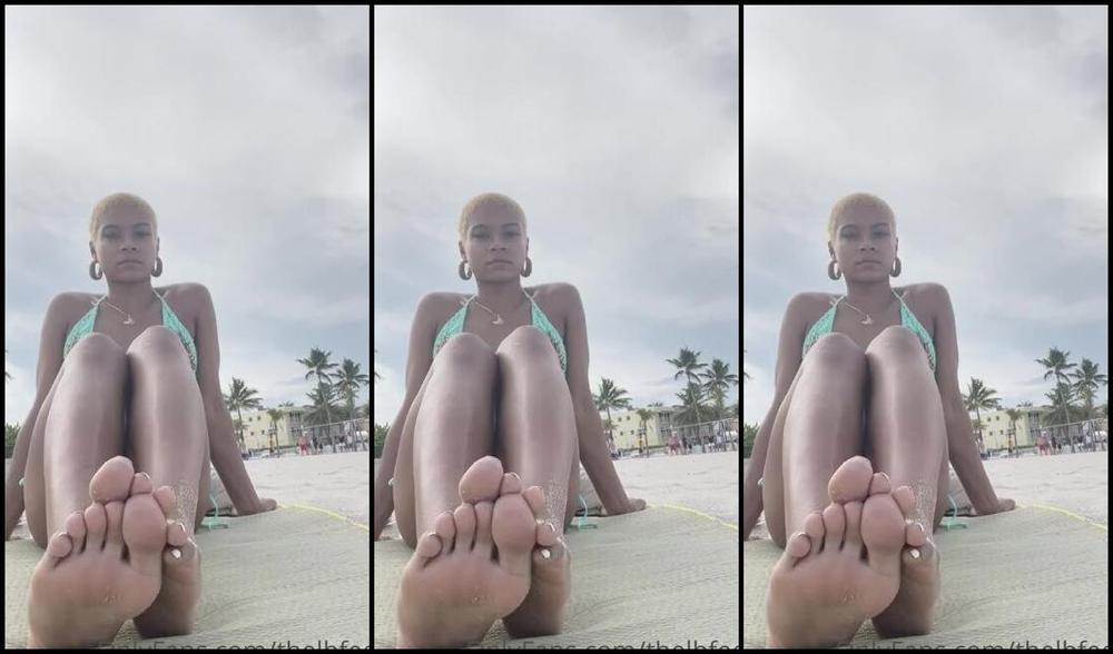 Thelbfeet Nicknamed Thelbfeet Onlyfans A Nice Public Teasing For You Since You Just Can T Get Enough Of These Feet N