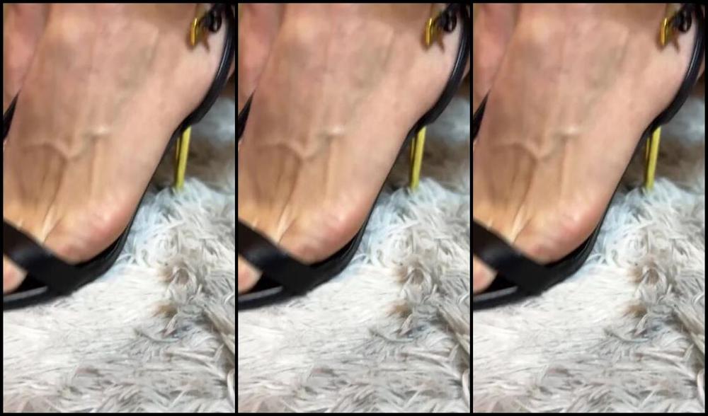 Goddess Kloe Nicknamed Goddesskloe 12 01 2024 Onlyfans Video Hope You Dont Mind If I Take My Time To Put These Stilettos On