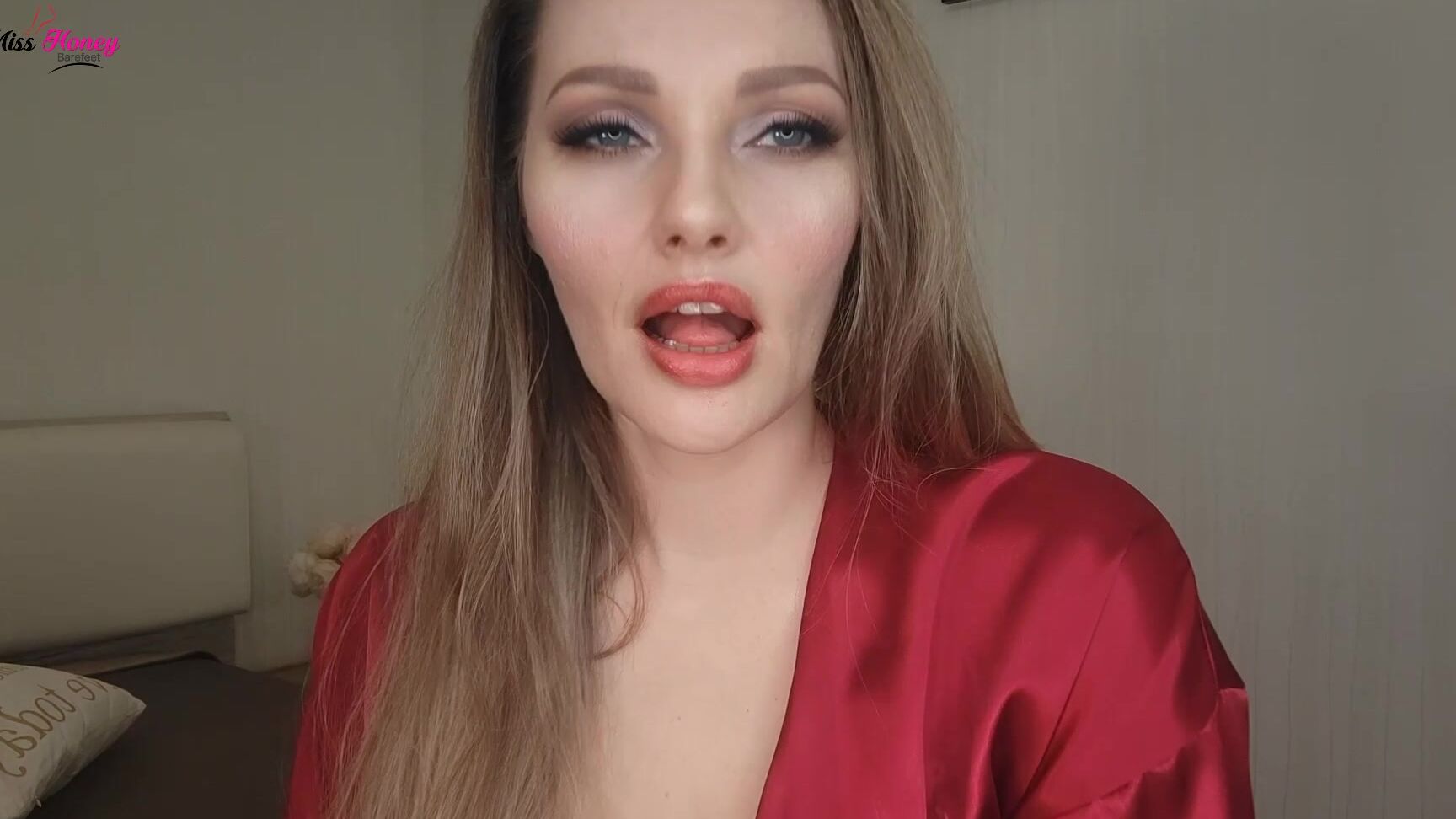 "Honey Barefeet" dirtytalking, jerkoffinstruction, mouthfetish, sensualdomination, sfw, tonguefetish shiny lips and tongue obsession manyvids