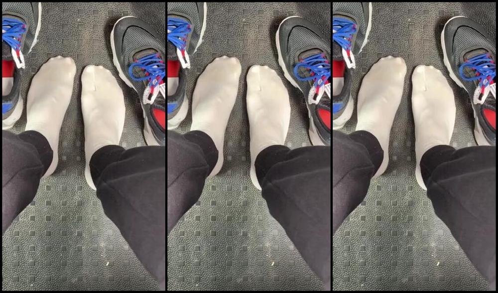 Miss Emma Rose Nicknamed Emmaemmarose Onlyfans Day 1 Off Stinking Up These Nylon School Girl Socks For My Pathetic Paypig