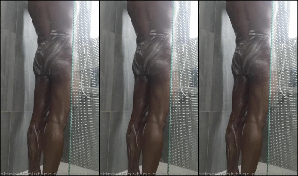 Josslescaf Under My Shower