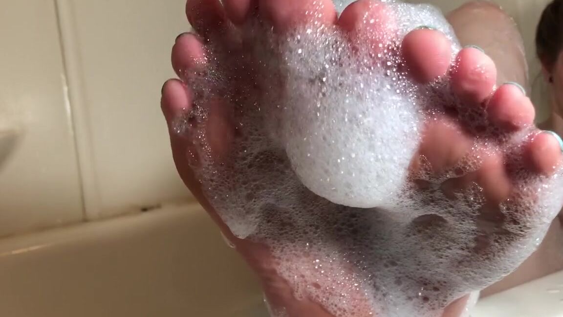 Delilah Nicknamed Footiesfeets Onlyfans Thirsty Thursday Bubble Bath Soles Pt 1 An Ignore Video While You Stare At My Soles