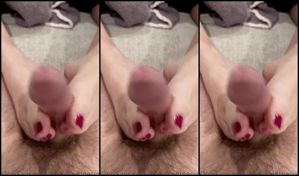 Brooke Jones Nicknamed Myposedtoesvip Onlyfans Happy Valentines Day Do You Love This Pedi Would You Want To Add Some More White To The Gradient