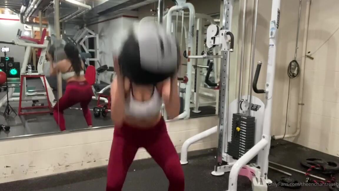 Theenchantressb Nicknamed Theenchantressb Onlyfans Do You Ever Stare At Pretty Girls While Youre At The Gym Do You Go A Little Crazy When Shes Barefo