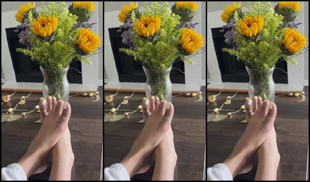 Zafeetllc Onlyfans Coffee Table Toe Wiggles Scrunches