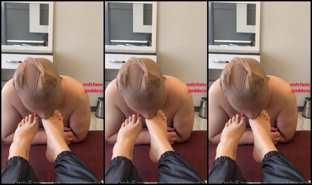 Onlyfans Model Goddess Nazli Aka Goddessnazli Tabanlarimin Ve Kirmizi Ojel Ayak Parmaklarimin Tadini Ikardi Sole Worship