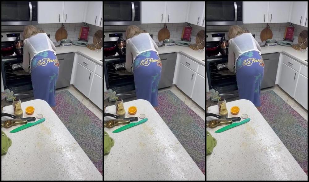 Avb Gilfgoddess Vip Nicknamed Avbgilfgoddess 04 01 2024 Onlyfans Video Hi My Friends Something A Little Different Tonight For Monday Night At The Movies