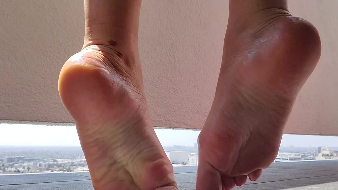 Fly Girl Nicknamed Flygirl76 04 07 2020 Onlyfans Video Tried To Get A Back Angle Of My Feet But Its Hard When You Have No