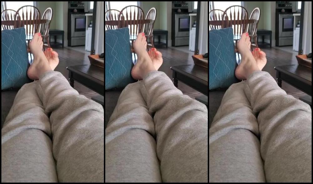 Sloans Paws Nicknamed Sloan Paws 04 02 2020 Onlyfans Video Watch Me Wiggle My Toes And Stretch My Soles While I Watch Tv Mindhunter Season