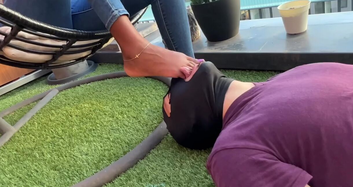 goddess annabelle outddor footworshipping Clips4Sale