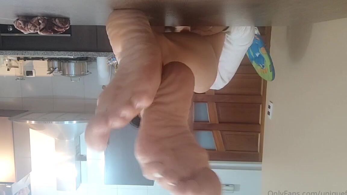 Narikafeet6 Nicknamed Uniquefeet1 Onlyfans Turn Your Phone2
