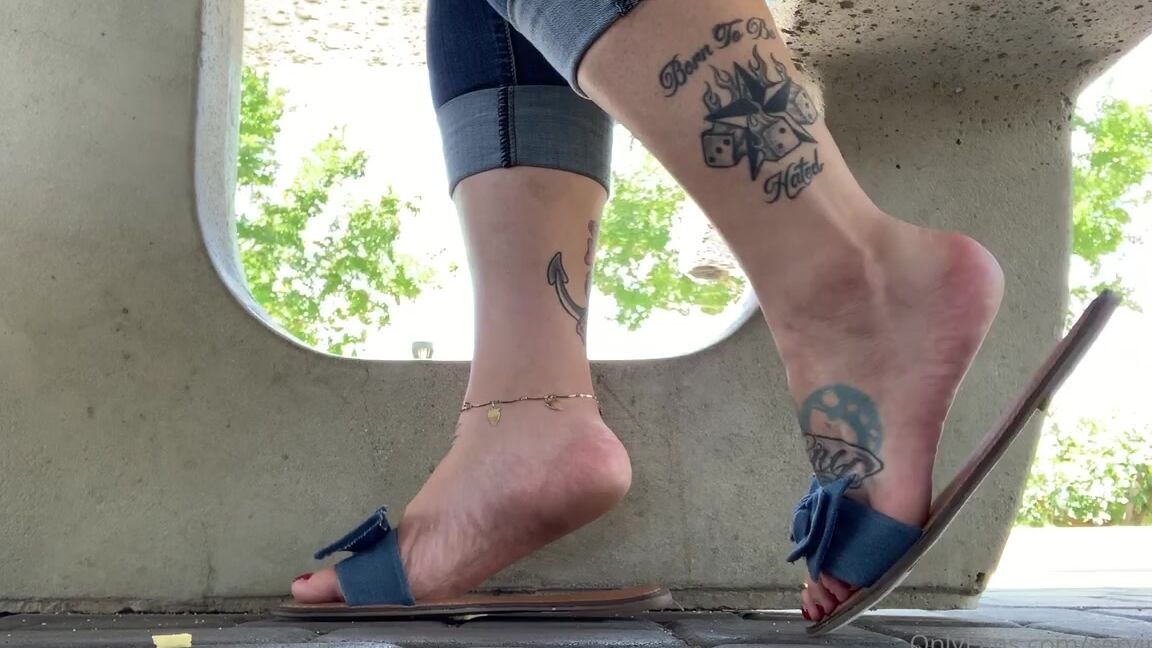 Servingbarefeet Aka Servingfet Onlyfans Flash Back Friday Public Show Play Slapppppp