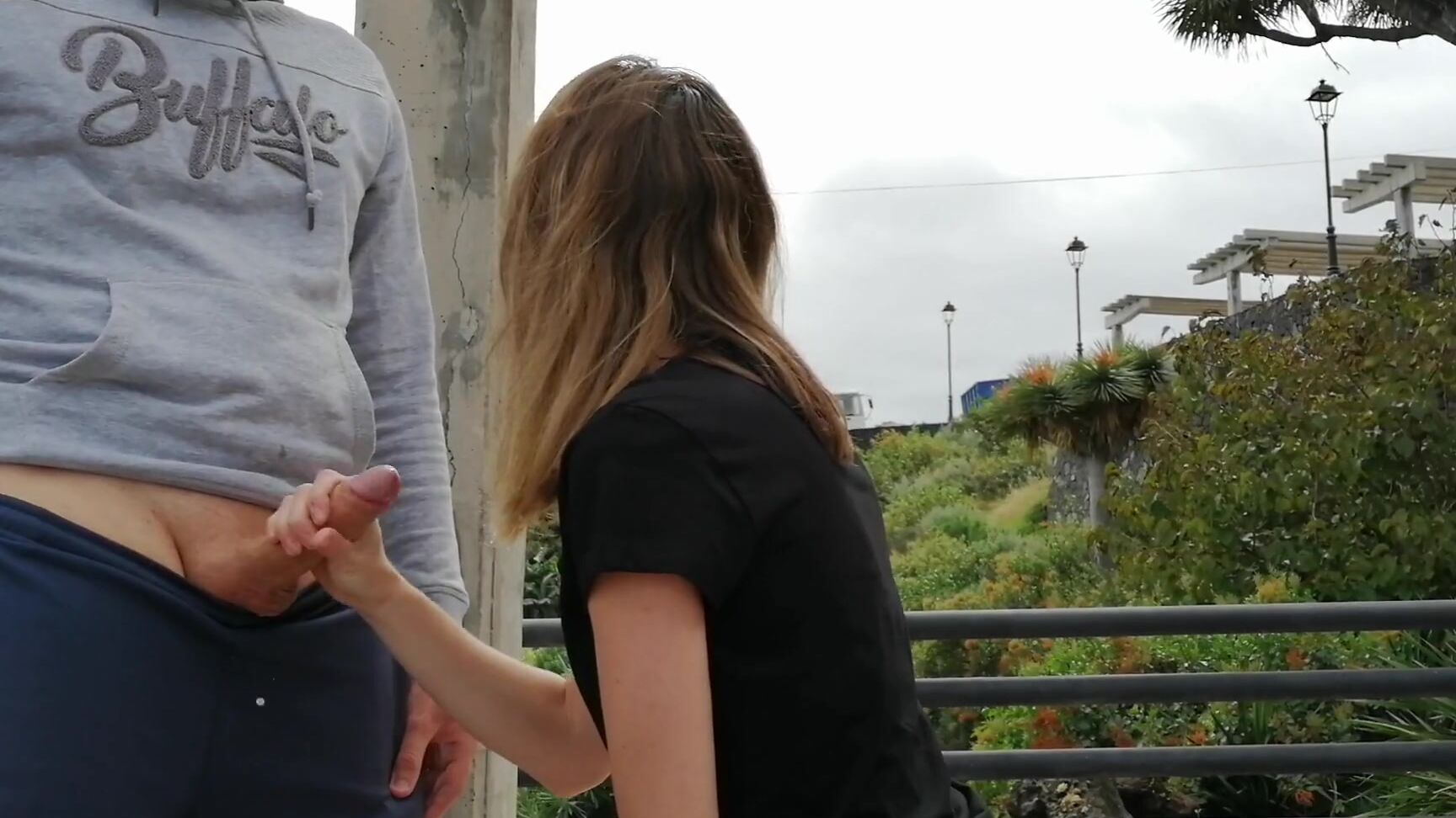 Еще Один Гигантский И Рискованный Камшот На Публике Pornhub Com