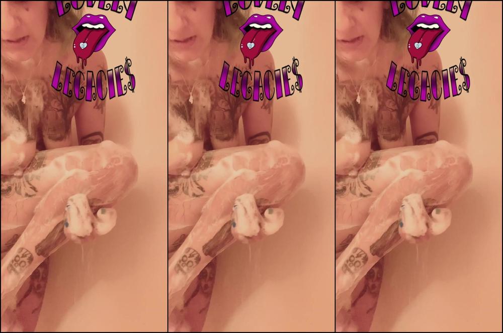 lovelygia-24-12-2020-1511724951-shaking-my-ass-to-vibes-this-am-