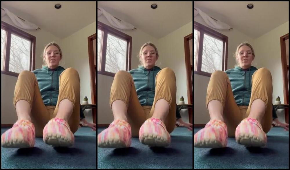 Nina Aka Fityoginina Onlyfans I Just Got These Croc Slippers And They Already Stink So Much