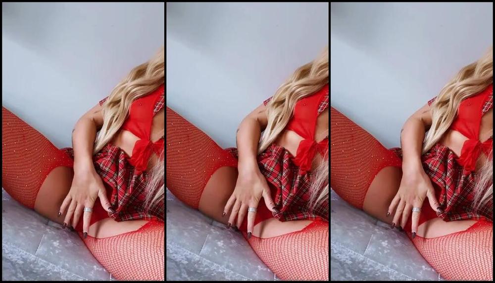 Miss Evie Lock Nicknamed Missevielock Onlyfans I Know You Want To Sniff My Panties Dont You Slut Imagine