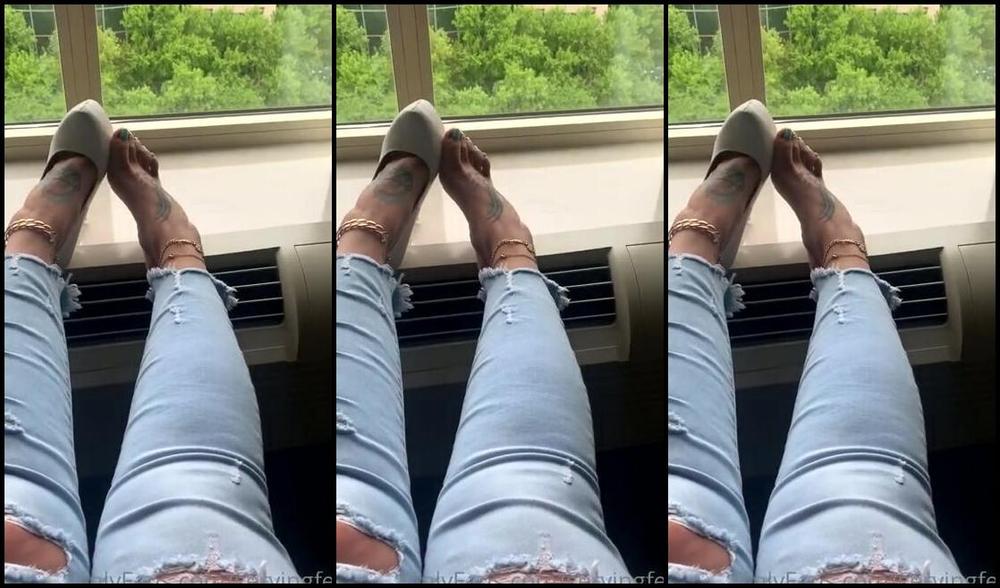 Servingbarefeet Aka Servingfet Onlyfans Ig Live A Must Watch Sexy Dangle Soles Toes