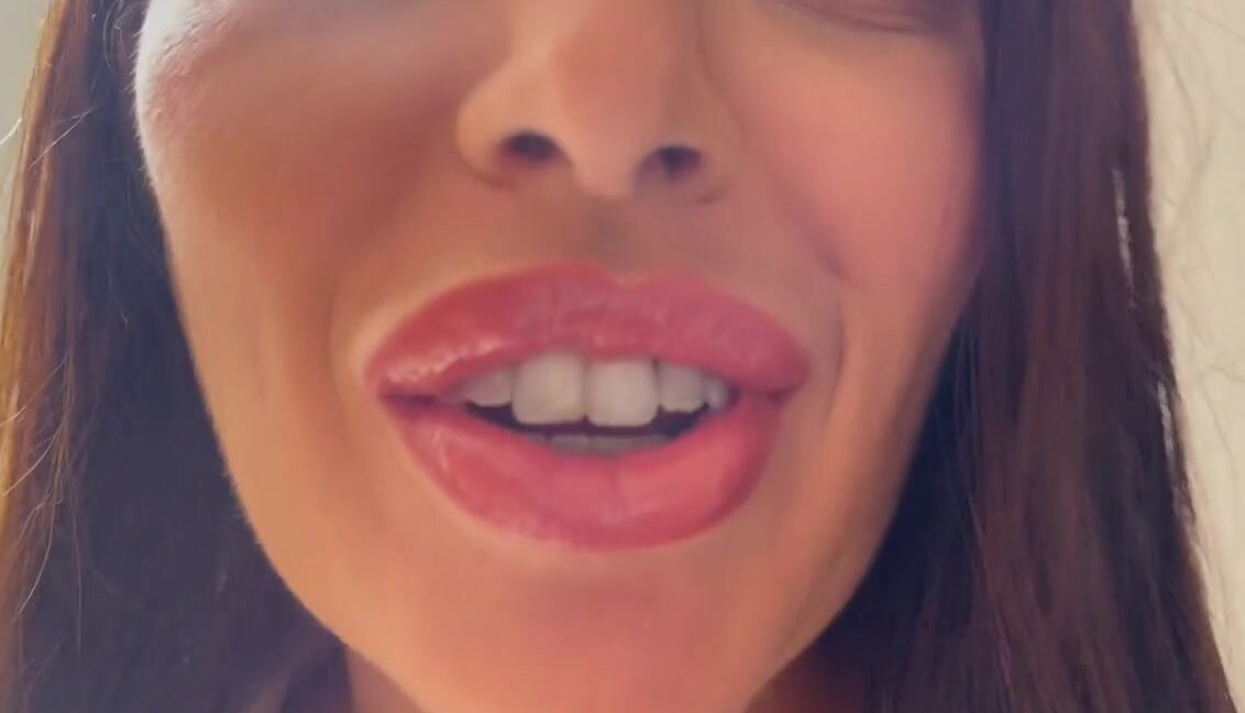 Alysanylon2 08 03 2023 Onlyfans Video New Video Video Hard 155 Special Trench Nylon Stoking I Love Walking In A Trenchp