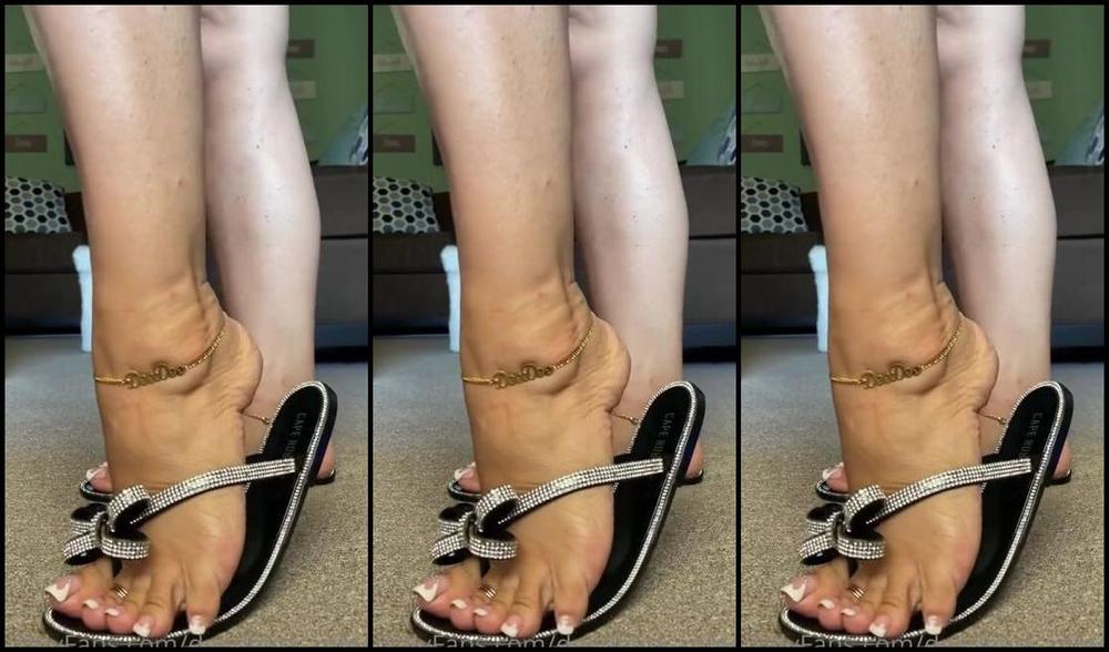 Deedeericanfeet Onlyfans As Requested Again In These Sparkly Flip Flops Shoe Play