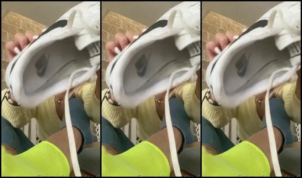 Emmysfeetandsocks Aka Emmyfeetandsocks Onlyfans Sweaty Socktease After Many Appointments And My New Shoes Already Smell I M Really Curious Whatp