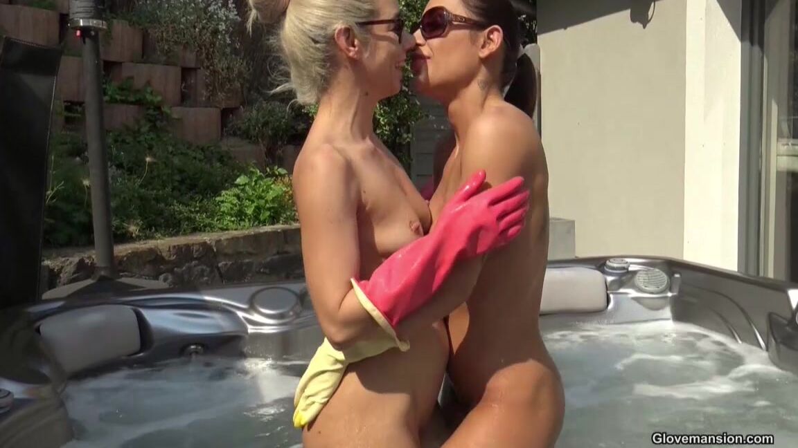 Glovemansion Wet Rubber Glove Sex Stage