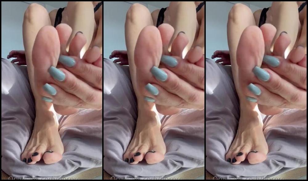 Bornroyal Feet Onlyfans I Am Horny I Want Your Cum On My Soles Baby Can You Do That For
