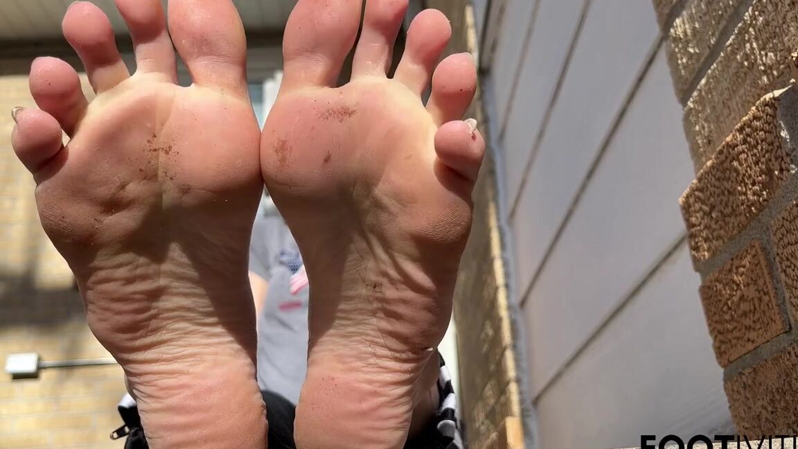 Ivy S Feet Nicknamed Footivy Foot Fetish 01 17 2023 Onlyfans Video Outdoor Dirty Feet Pov Ignoring You While Putting My Dirty Feet In Your Face
