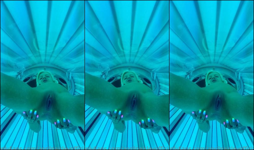 Aprilpaisleyofficial Having Fun In The Sunbeds Again Today And Goddam Im Loving My Nails In This Light Xx