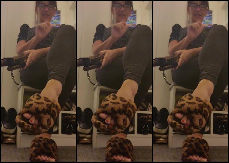 Miss B Nicknamed Missb52S Onlyfans 09 28 2022 Good Morning Losers Tell Me What Would You Prefer On Your Bottom