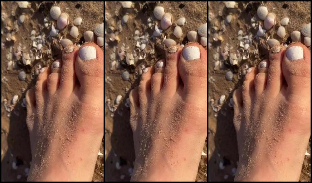 Goddess Aven Aka Aventurinex Onlyfans Do You Like That Sound Of My Feet Crushing The Shells 2P