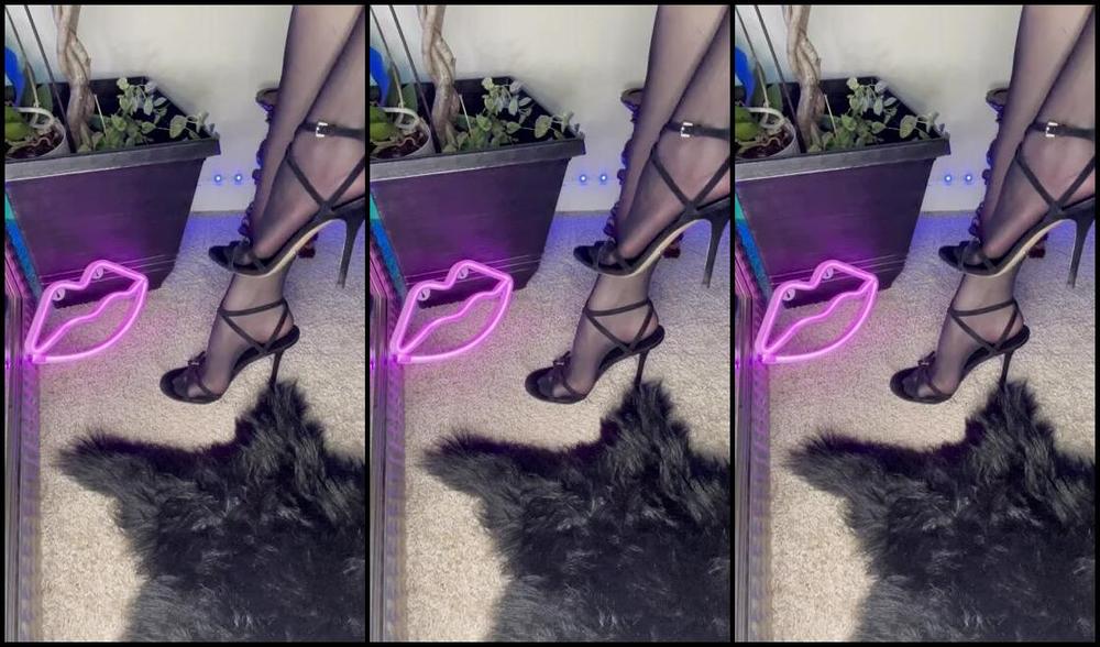 Waifu Jess Nicknamed Waifufeetmilkog Onlyfans Im Kinda Addicted To This Torn Nylon Look What Do You Think Imagine Ripping Them Off Comple 3