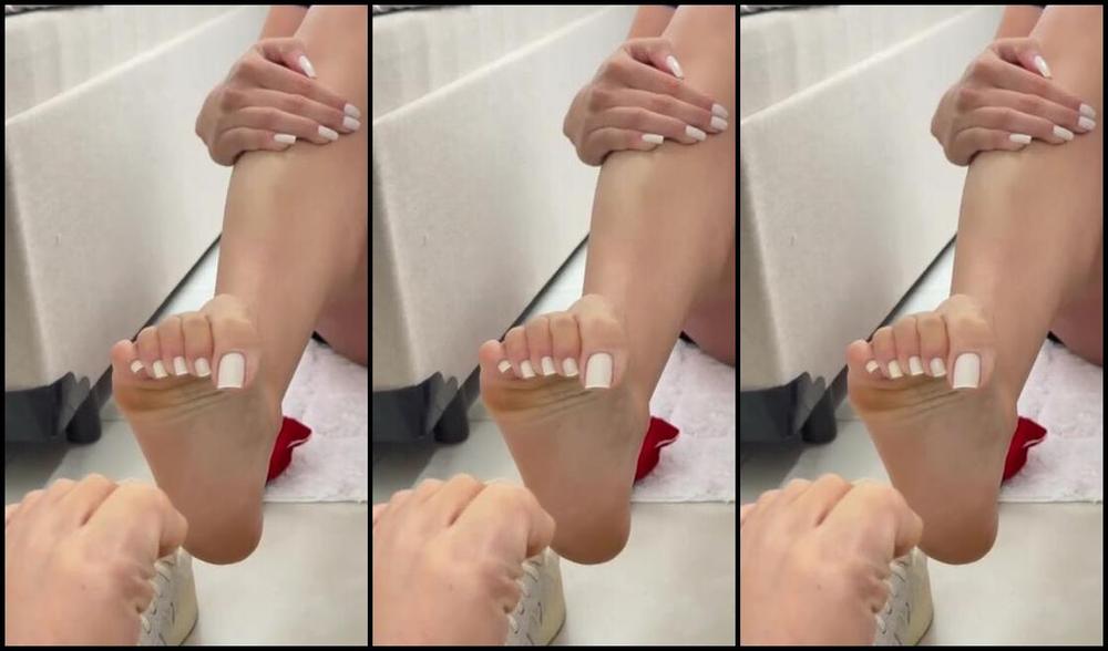 Enna 88 Onlyfans Come And Smell My Sweaty Feet After Training 4 Minutes For You To Enjoy A Lot 3N