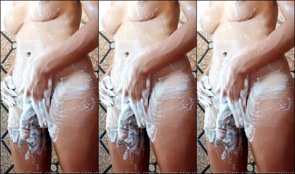 Liviamarques Bath Time Who S Coming With Me