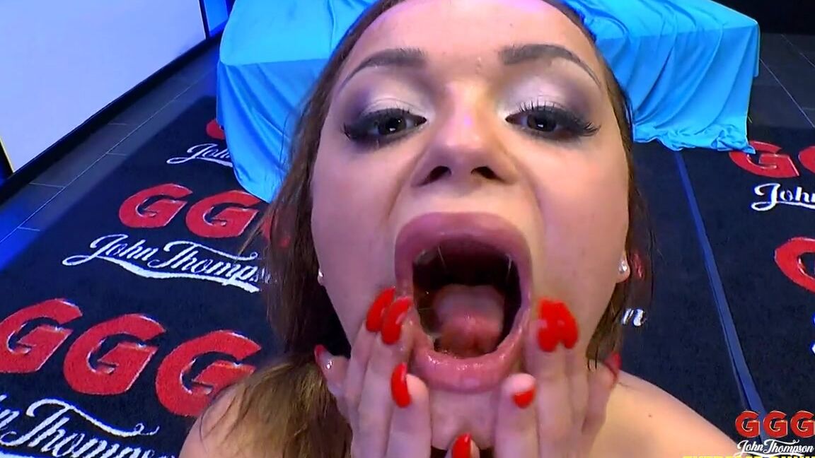 Blowjob, Facial Cumshot, Group, Bukkake GGG - Das Erste Mal - Daphne Klyde Die Spermainvasion Teil 2 GGG
