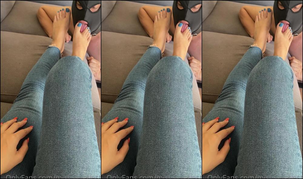 Mistressayeste My Loyal Slave Worshipping His Temple