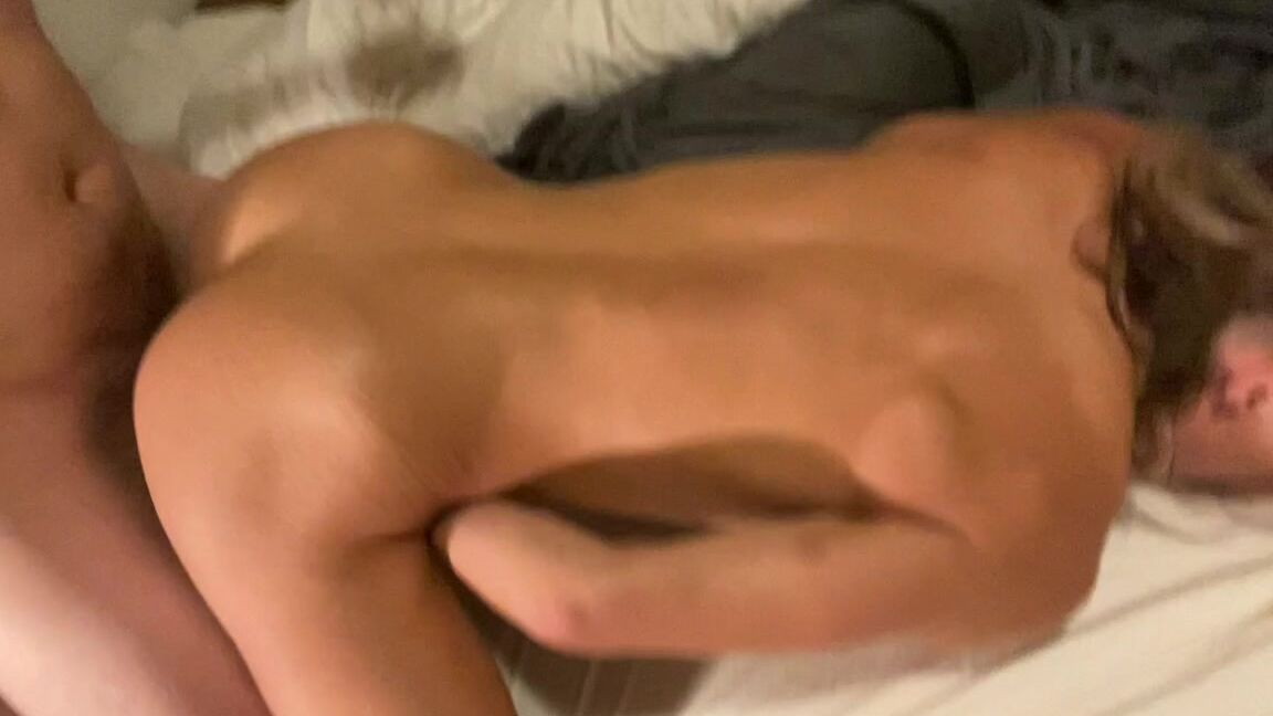 Lora Cross Morning Fuck Session With Athletic Babe