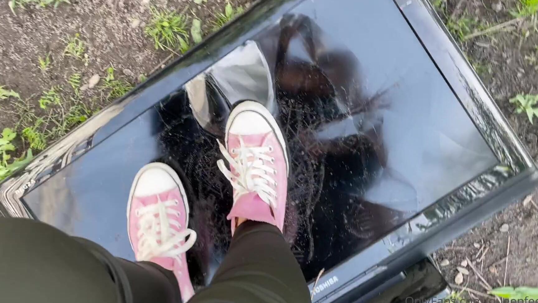 Queenfeetred Tv Crushing