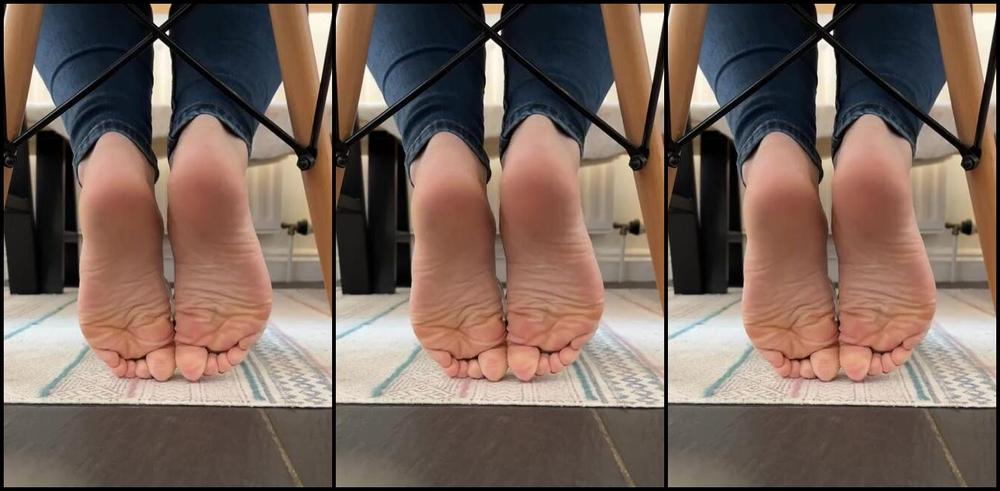 Mimisfeet1 Aka U81134601 Onlyfans Wrinkled Soles Under The Table Tease